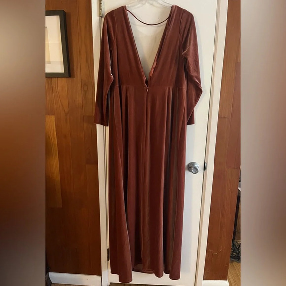 Anthropologie Jenny Yoo Ryland V-Neck Long-Sleeve Open-Back Stretch Velvet Gown - Picture 4 of 7